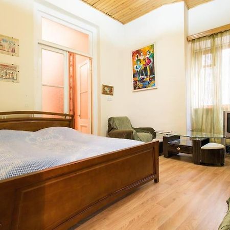 Nataly Apartament-Old Tbilisi Center Esterno foto